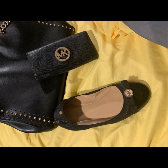 Micheal Kors Purse,matching wallet and 71/2 - Picture 2 of 15